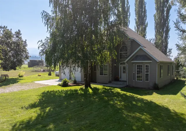 Photo 3 of Single family home for sale at 425 Willoughby Ln, Stevensville, MT 59870 | MLS# 30077422 | Listing updated on 2026-09-07