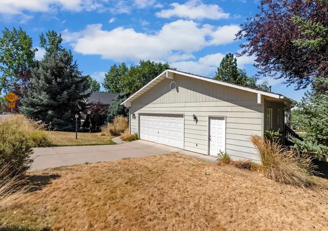 Photo 2 of Single family home for sale at 904 Simons Dr, Missoula, MT 59803 | MLS# 30077758 | Listing updated on 2026-09-14