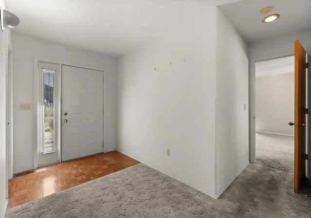 Photo 3 of Single family home for sale at 904 Simons Dr, Missoula, MT 59803 | MLS# 30077758 | Listing updated on 2026-09-14