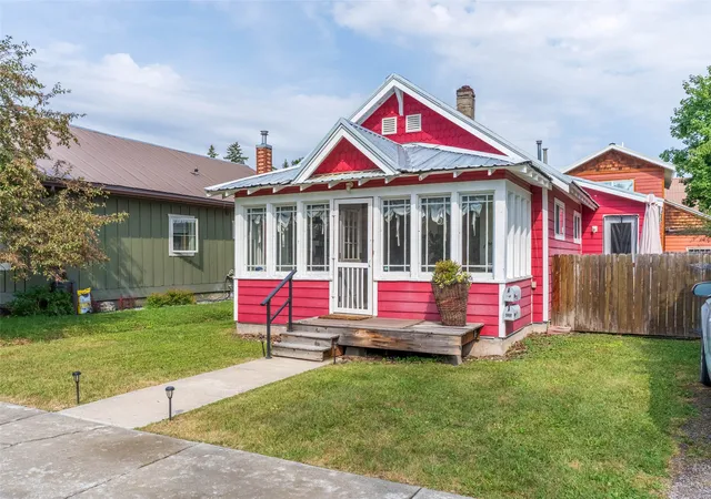 Photo 1 of Single family home for sale at 435 Park Ave, Whitefish, MT 59937 | MLS# 30077109 | Listing updated on 2026-09-05