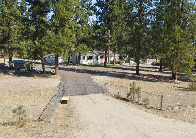 Photo 1 of Single family home for sale at 516 Pebble Ln, Hamilton, MT 59840 | MLS# 30077582 | Listing updated on 2026-09-03
