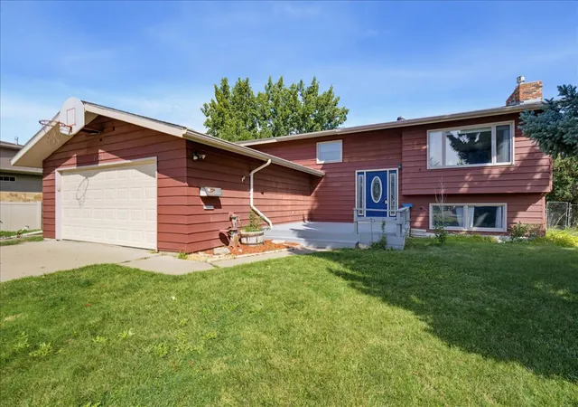 Photo 2 of Single family home for sale at 1131 18th Avenue Sw, Great Falls, MT 59404 | MLS# 30077718 | Listing updated on 2026-09-14