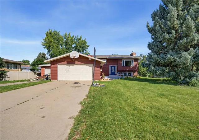 Photo 3 of Single family home for sale at 1131 18th Avenue Sw, Great Falls, MT 59404 | MLS# 30077718 | Listing updated on 2026-09-14