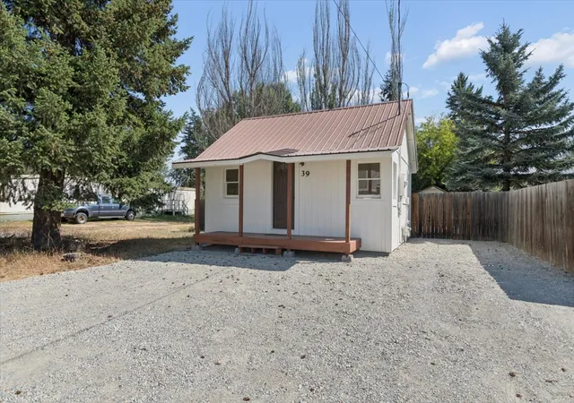 Photo 2 of Single family home for sale at 39 Park St, Kalispell, MT 59901 | MLS# 30077838 | Listing updated on 2026-09-21