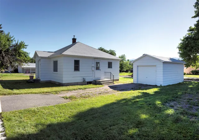 Photo 2 of Single family home for sale at 1014 Eaton St, Missoula, MT 59801 | MLS# 30077873 | Listing updated on 2026-09-03