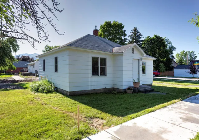 Photo 3 of Single family home for sale at 1014 Eaton St, Missoula, MT 59801 | MLS# 30077873 | Listing updated on 2026-09-03