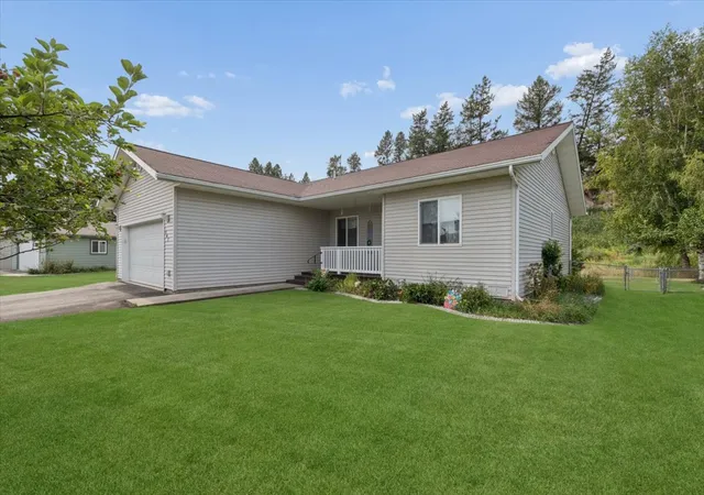 Photo 2 of Single family home for sale at 141 W Nicklaus Ave, Kalispell, MT 59901 | MLS# 30077733 | Listing updated on 2026-09-14