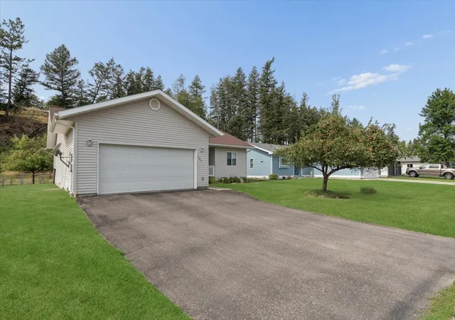 Photo 3 of Single family home for sale at 141 W Nicklaus Ave, Kalispell, MT 59901 | MLS# 30077733 | Listing updated on 2026-09-14
