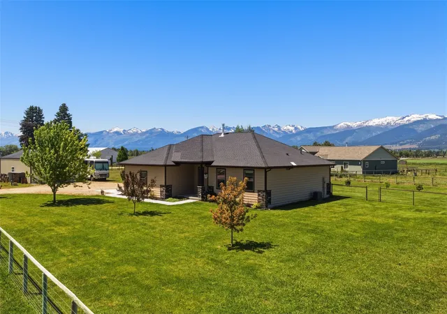 Photo 2 of Single family home for sale at 3190 Delaford Loop, Stevensville, MT 59870 | MLS# 30077386 | Listing updated on 2026-09-08