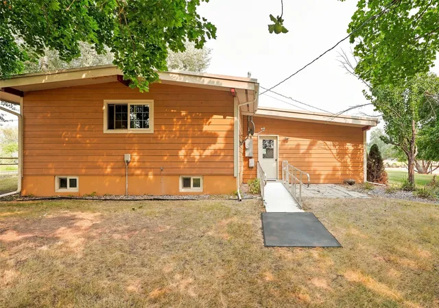 Photo 3 of Single family home for sale at 555 Grantsdale Rd, Hamilton, MT 59840 | MLS# 30077726 | Listing updated on 2026-09-08