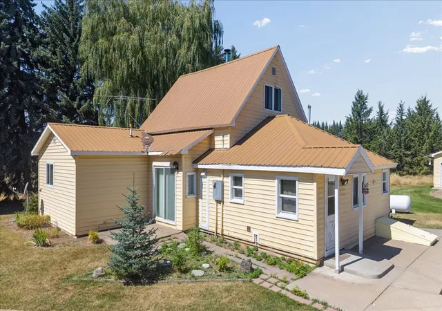 Photo 3 of Single family home for sale at 225 Fairmont Rd, Kalispell, MT 59901 | MLS# 30077763 | Listing updated on 2026-09-04
