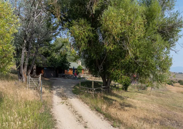 Photo 4 of Single family home for sale at 19707 Kings Rd, Florence, MT 59833 | MLS# 30077305 | Listing updated on 2026-09-10