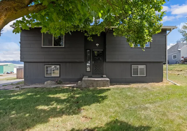 Photo 1 of Single family home for sale at 1001 E 4th Avenue, Polson, MT 59860 | MLS# 30077848 | Listing updated on 2026-09-08