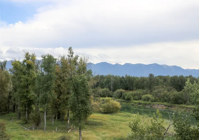 Photo 3 of Single family home for sale at 415 Leisure Dr, Kalispell, MT 59901 | MLS# 30077962 | Listing updated on 2026-09-14