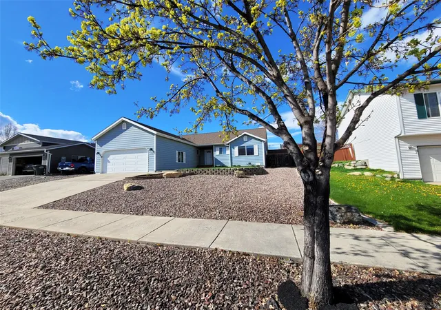 Photo 2 of Single family home for sale at 320 Buttercup Loop, Kalispell, MT 59901 | MLS# 30078000 | Listing updated on 2026-09-07