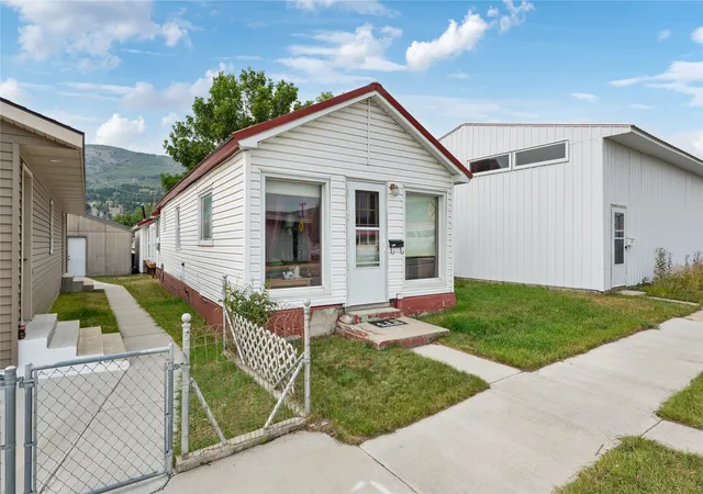 Photo 1 of Single family home for sale at 919 E Commercial Ave, Anaconda, MT 59711 | MLS# 30078013 | Listing updated on 2026-09-22