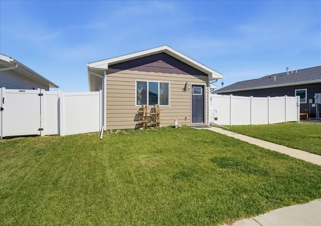 Photo 2 of Single family home for sale at 2017 22nd Avenue S, Great Falls, MT 59405 | MLS# 30078046 | Listing updated on 2026-09-20