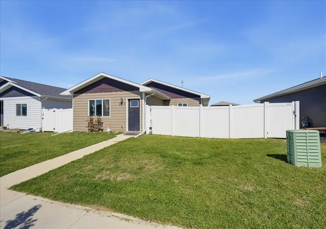 Photo 3 of Single family home for sale at 2017 22nd Avenue S, Great Falls, MT 59405 | MLS# 30078046 | Listing updated on 2026-09-20