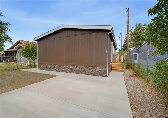 Photo 2 of Manufactured home for sale at 1515 2nd Avenue Nw, Great Falls, MT 59404 | MLS# 30078130 | Listing updated on 2026-09-21
