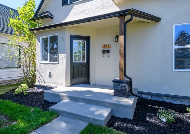 Photo 3 of Single family home for sale at 207 S 3rd Street, Hamilton, MT 59840 | MLS# 30077958 | Listing updated on 2026-09-10