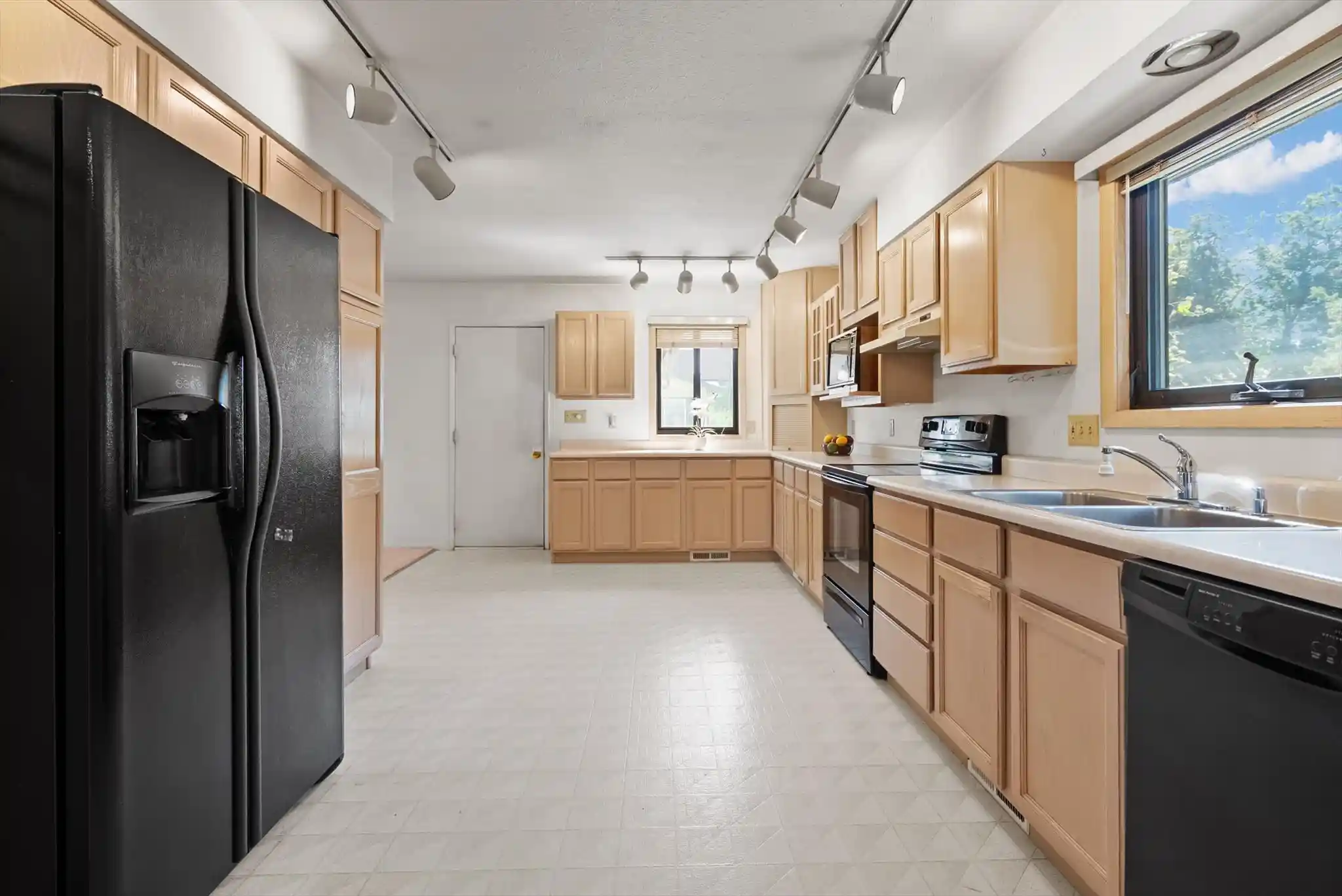 Photo 3 of Single family home for sale at 254 Farview Dr, Kalispell, MT 59901 | MLS# 30078020 | Listing updated on 2026-10-28
