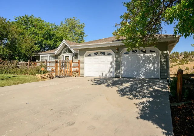 Photo 3 of Single family home for sale at 2911 Tartan Rd, Billings, MT 59101 | MLS# 30078138 | Listing updated on 2026-09-21