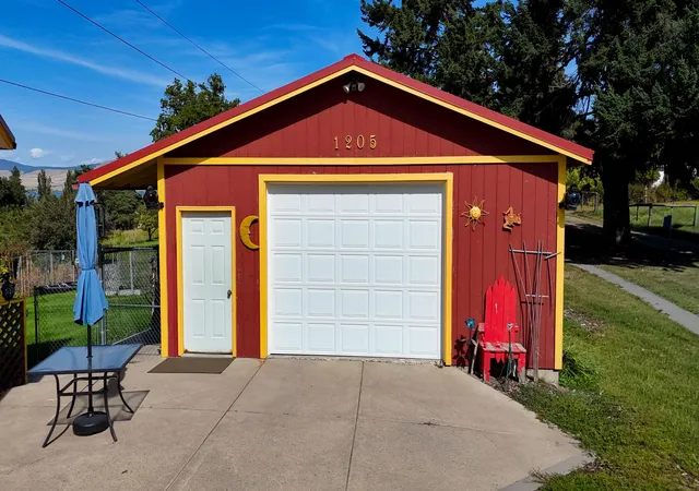 Photo 2 of Single family home for sale at 1205 11th Avenue E, Polson, MT 59860 | MLS# 30078215 | Listing updated on 2026-09-10