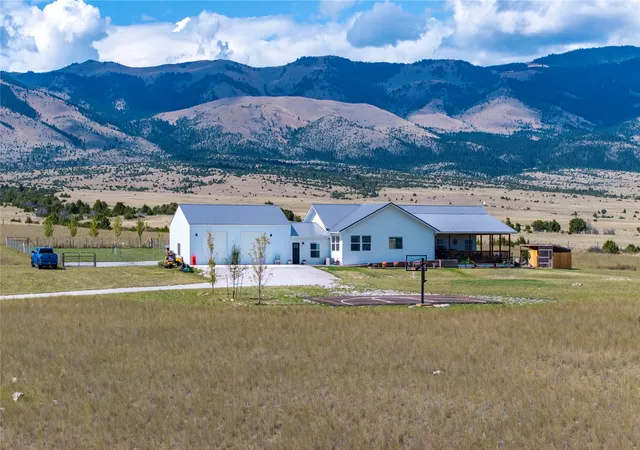 Photo 3 of Single family home for sale at 8 Wall St, Townsend, MT 59644 | MLS# 30078202 | Listing updated on 2026-09-14