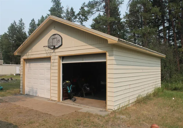 Photo 3 of Single family home for sale at 437 Maple Dr, Kalispell, MT 59901 | MLS# 30075440 | Listing updated on 2026-09-14