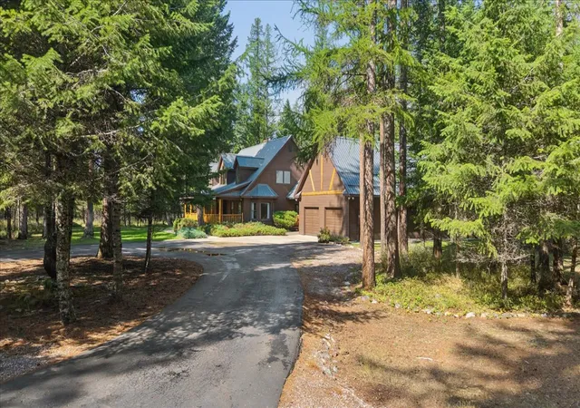 Photo 4 of Single family home for sale at 155 Stageline Dr, Whitefish, MT 59937 | MLS# 30078224 | Listing updated on 2026-09-13