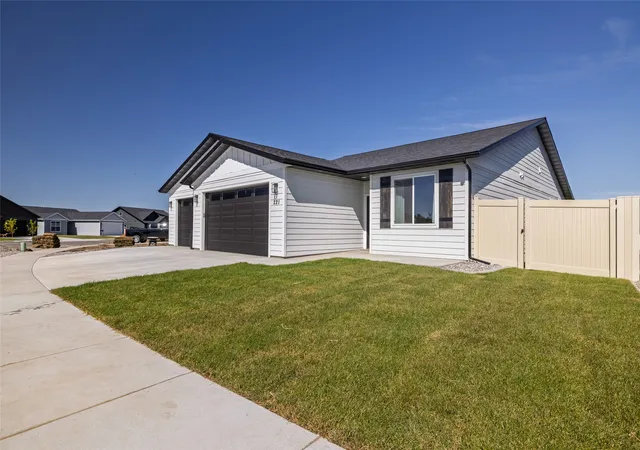 Photo 2 of Single family home for sale at 221 Stirling Loop, East Helena, MT 59635 | MLS# 30077927 | Listing updated on 2026-09-22