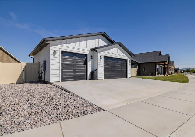 Photo 3 of Single family home for sale at 221 Stirling Loop, East Helena, MT 59635 | MLS# 30077927 | Listing updated on 2026-09-22