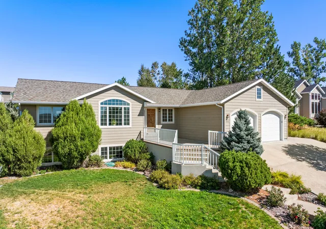 Photo 3 of Single family home for sale at 1013 35th Avenue Ne, Great Falls, MT 59404 | MLS# 30078263 | Listing updated on 2026-09-11