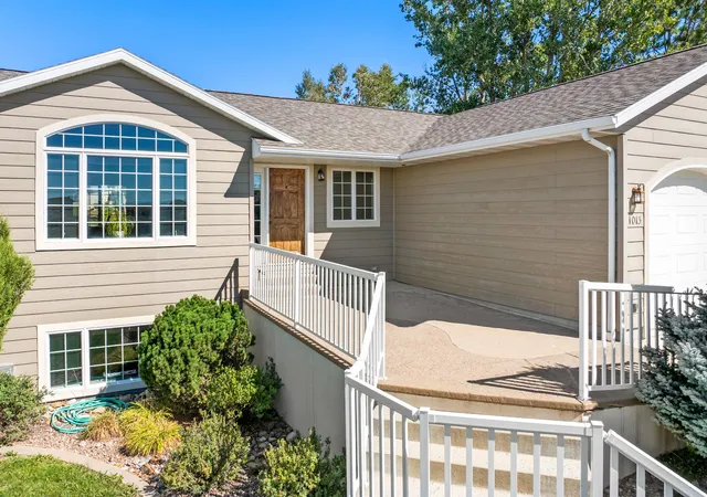 Photo 3 of Single family home for sale at 1013 35th Avenue NE, Great Falls, MT 59404 | MLS# 30078263 | Listing updated on 2026-09-11