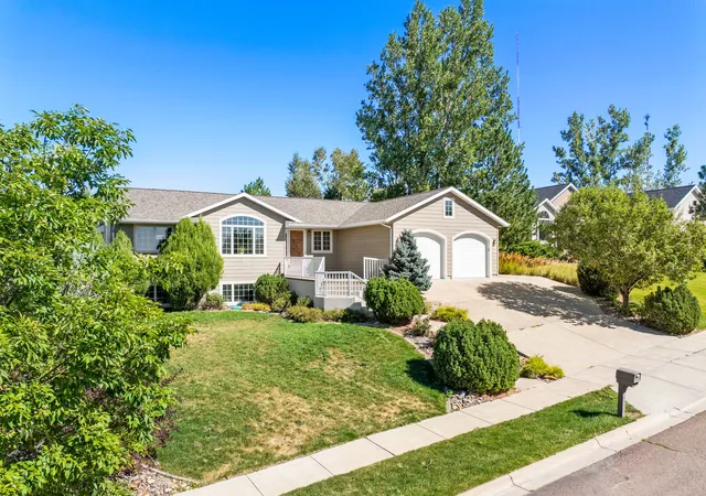 Photo 4 of Single family home for sale at 1013 35th Avenue NE, Great Falls, MT 59404 | MLS# 30078263 | Listing updated on 2026-09-11