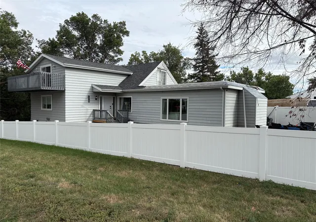 Photo 1 of Single family home for sale at 320 9th Avenue Sw, Great Falls, MT 59404 | MLS# 30078273 | Listing updated on 2026-09-11