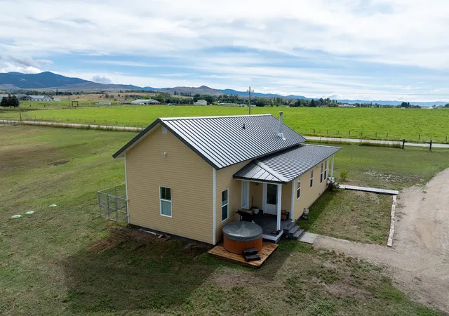 Photo 3 of Single family home for sale at 748 Bailey Ln, Corvallis, MT 59828 | MLS# 30078184 | Listing updated on 2026-09-14
