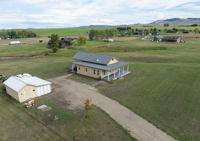 Photo 4 of Single family home for sale at 748 Bailey Ln, Corvallis, MT 59828 | MLS# 30078184 | Listing updated on 2026-09-14
