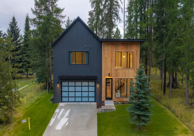 Photo 1 of Single family home for sale at 313 Sawtooth Dr, Whitefish, MT 59937 | MLS# 30078029 | Listing updated on 2026-09-12