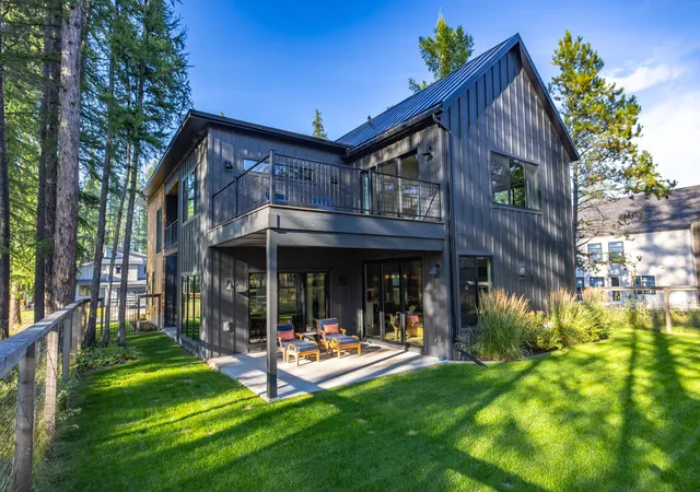 Photo 3 of Single family home for sale at 313 Sawtooth Dr, Whitefish, MT 59937 | MLS# 30078029 | Listing updated on 2026-09-12