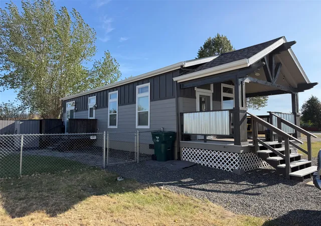 Photo 2 of Single family home for sale at 3229 Carrie Ct, Helena, MT 59602 | MLS# 30078163 | Listing updated on 2026-09-22