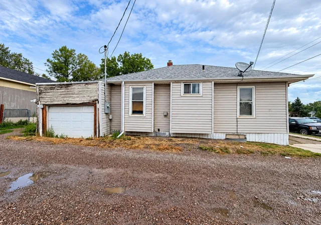 Photo 3 of Multi family home for sale at 824 6th Avenue S, Great Falls, MT 59405 | MLS# 30078221 | Listing updated on 2026-09-12