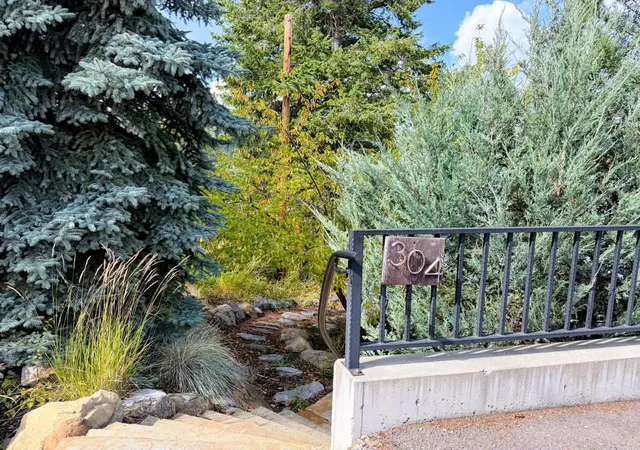 Photo 2 of Single family home for sale at 304 Skyles Pl, Whitefish, MT 59937 | MLS# 30078298 | Listing updated on 2026-09-12