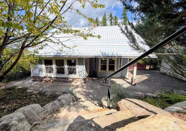 Photo 3 of Single family home for sale at 304 Skyles Pl, Whitefish, MT 59937 | MLS# 30078298 | Listing updated on 2026-09-12