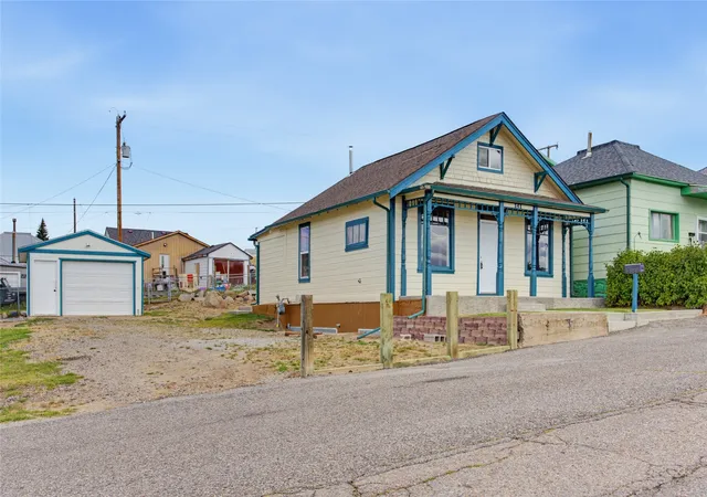 Photo 3 of Single family home for sale at 141 W Pacific St, Butte, MT 59701 | MLS# 30078232 | Listing updated on 2026-09-15