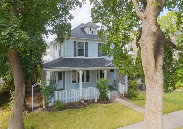 Photo 1 of Single family home for sale at 220 4th Avenue E, Kalispell, MT 59901 | MLS# 30078303 | Listing updated on 2026-10-20