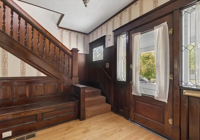 Photo 3 of Single family home for sale at 220 4th Avenue E, Kalispell, MT 59901 | MLS# 30078303 | Listing updated on 2026-09-12