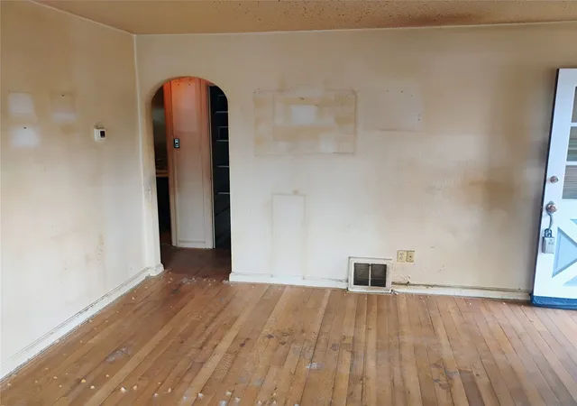 Photo 3 of Single family home for sale at 1300 5th Avenue S, Great Falls, MT 59405 | MLS# 30078282 | Listing updated on 2026-09-19