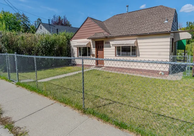 Photo 3 of Single family home for sale at 1004 12th Avenue, Helena, MT 59601 | MLS# 30078343 | Listing updated on 2026-09-20