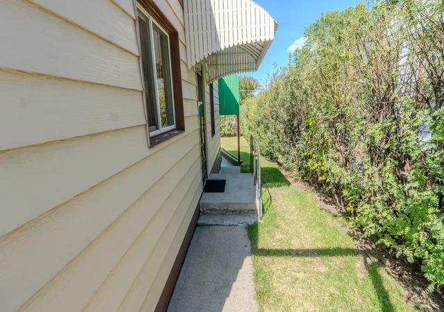 Photo 3 of Single family home for sale at 1004 12th Avenue, Helena, MT 59601 | MLS# 30078343 | Listing updated on 2026-09-20